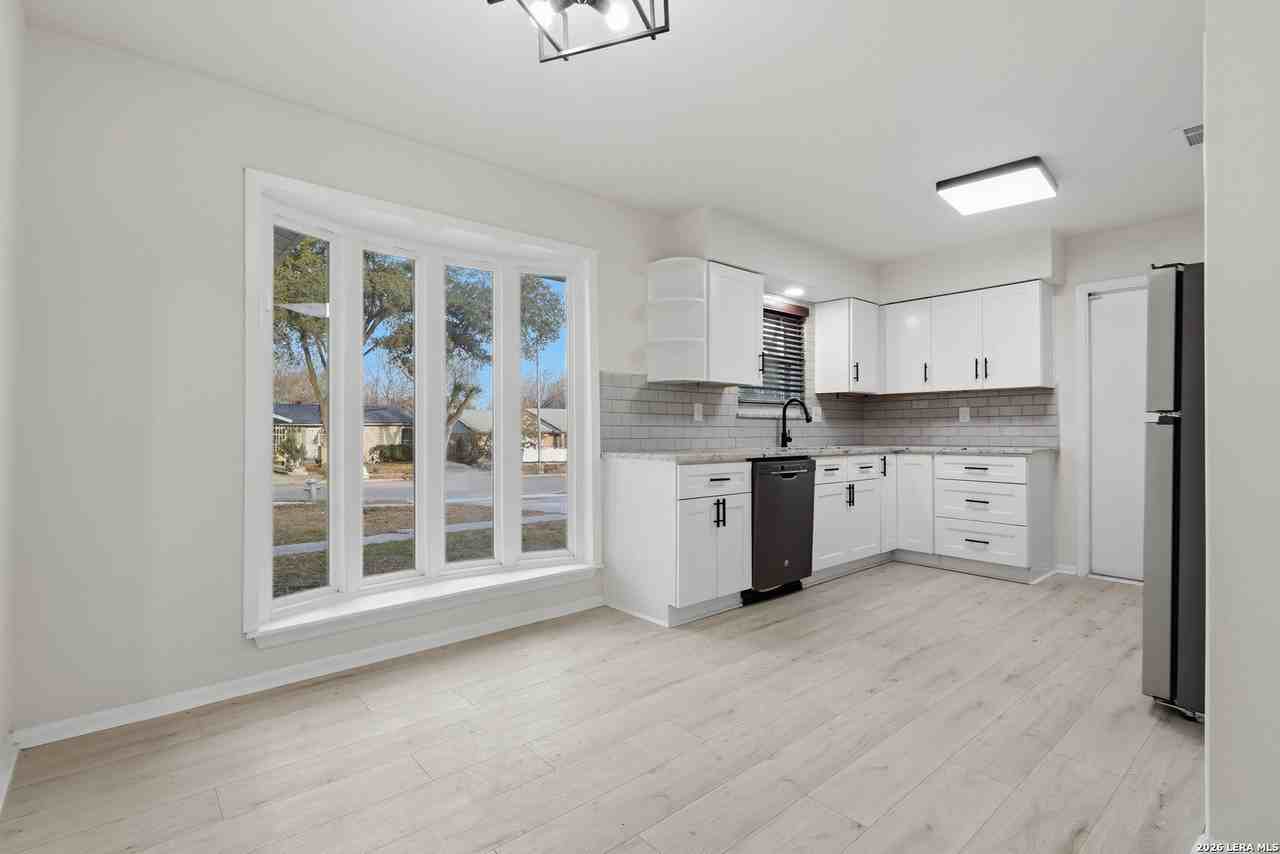 6026 Patrick Henry St - Photo 6 of 20