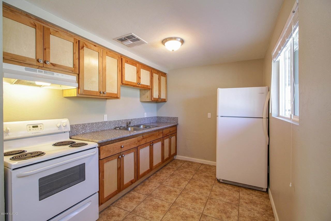 5765 E 28th St Unit B #B - Photo 6 of 10