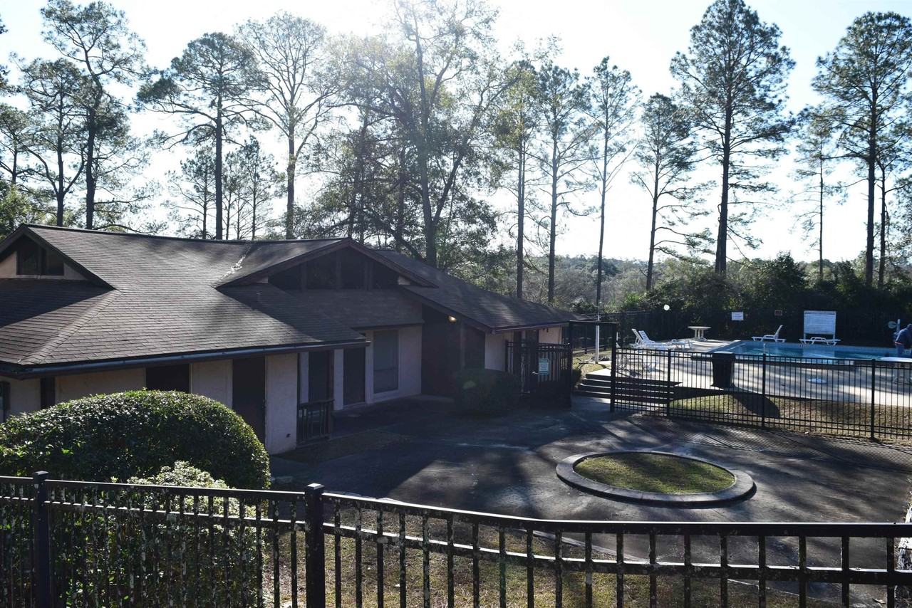 410 Westwood Dr Unit 410 #410 - Photo 2 of 26