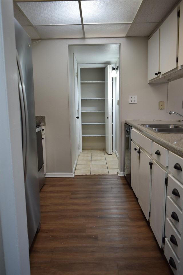 410 Westwood Dr Unit 410 #410 - Photo 7 of 26