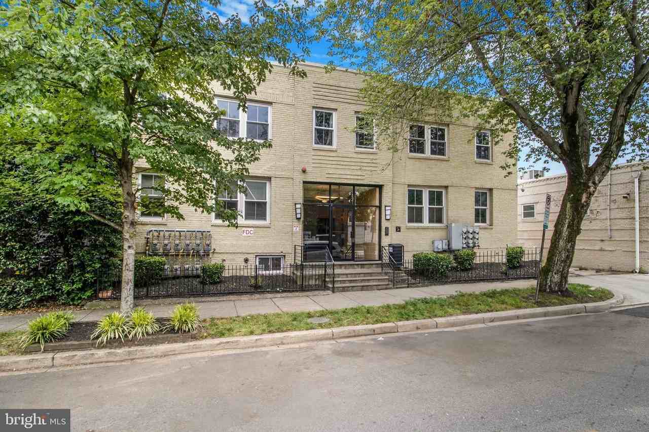 417 18th St Ne Apt 101 #101 - Photo 3 of 50