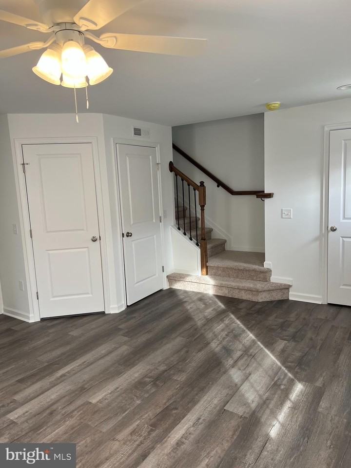 511 Ann Moore St - Photo 2 of 13