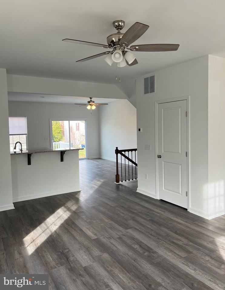 511 Ann Moore St - Photo 3 of 13