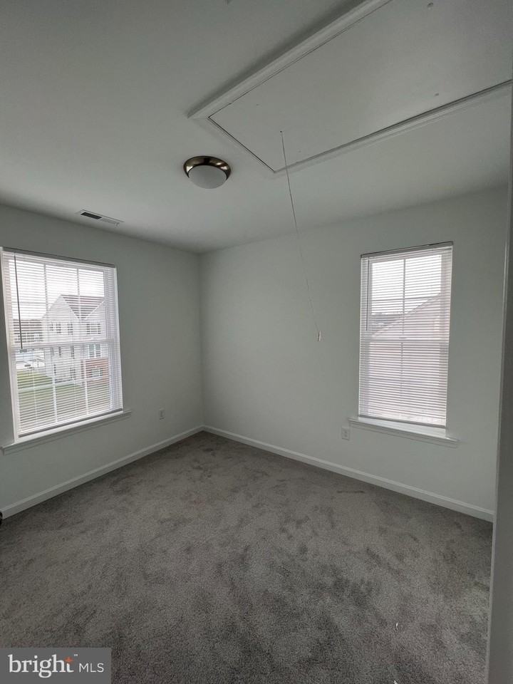 511 Ann Moore St - Photo 6 of 13