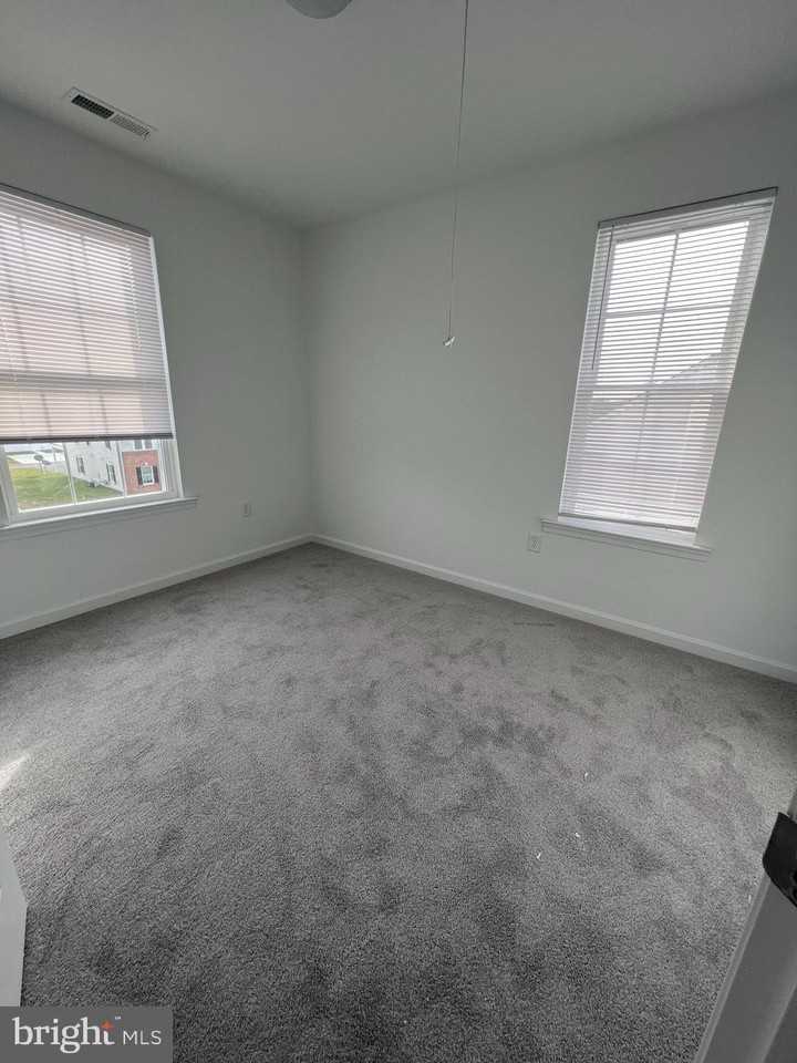 511 Ann Moore St - Photo 7 of 13