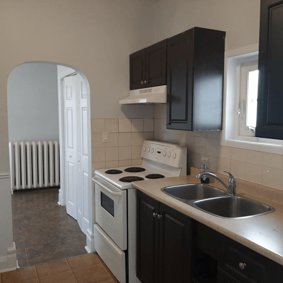 270 Carlton Street - Photo 6 of 9