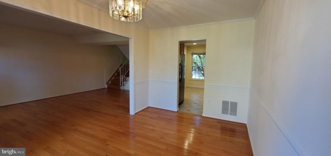 972 Paulsboro Dr - Photo 4 of 41