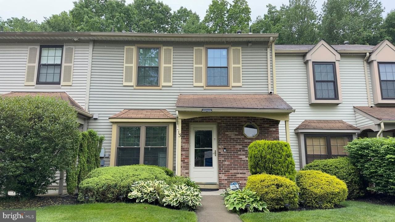 13 Devon Ct - Photo 2 of 18