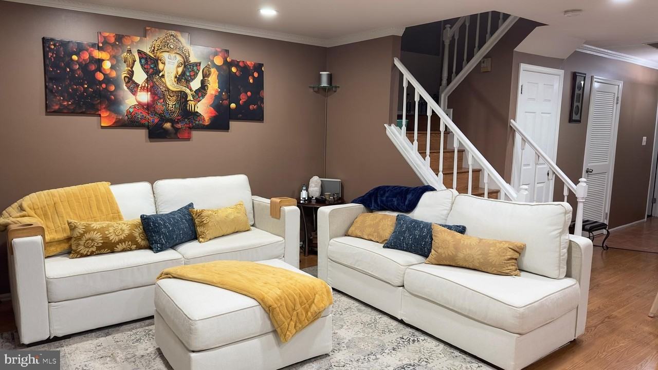 13 Devon Ct - Photo 3 of 18