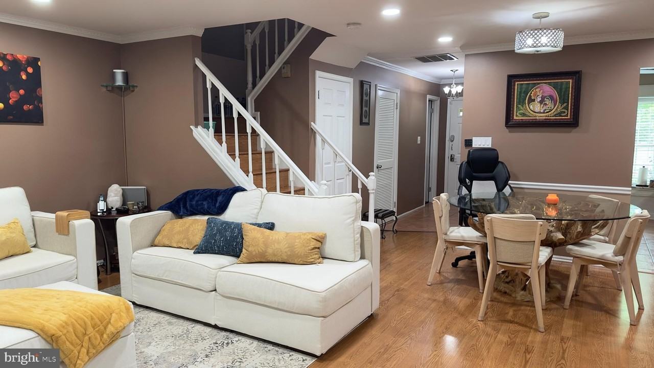 13 Devon Ct - Photo 4 of 18