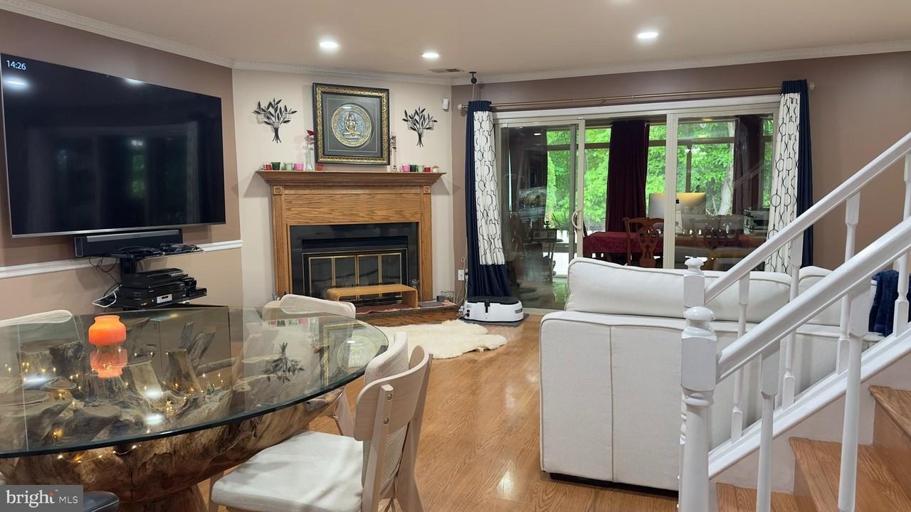 13 Devon Ct - Photo 7 of 18