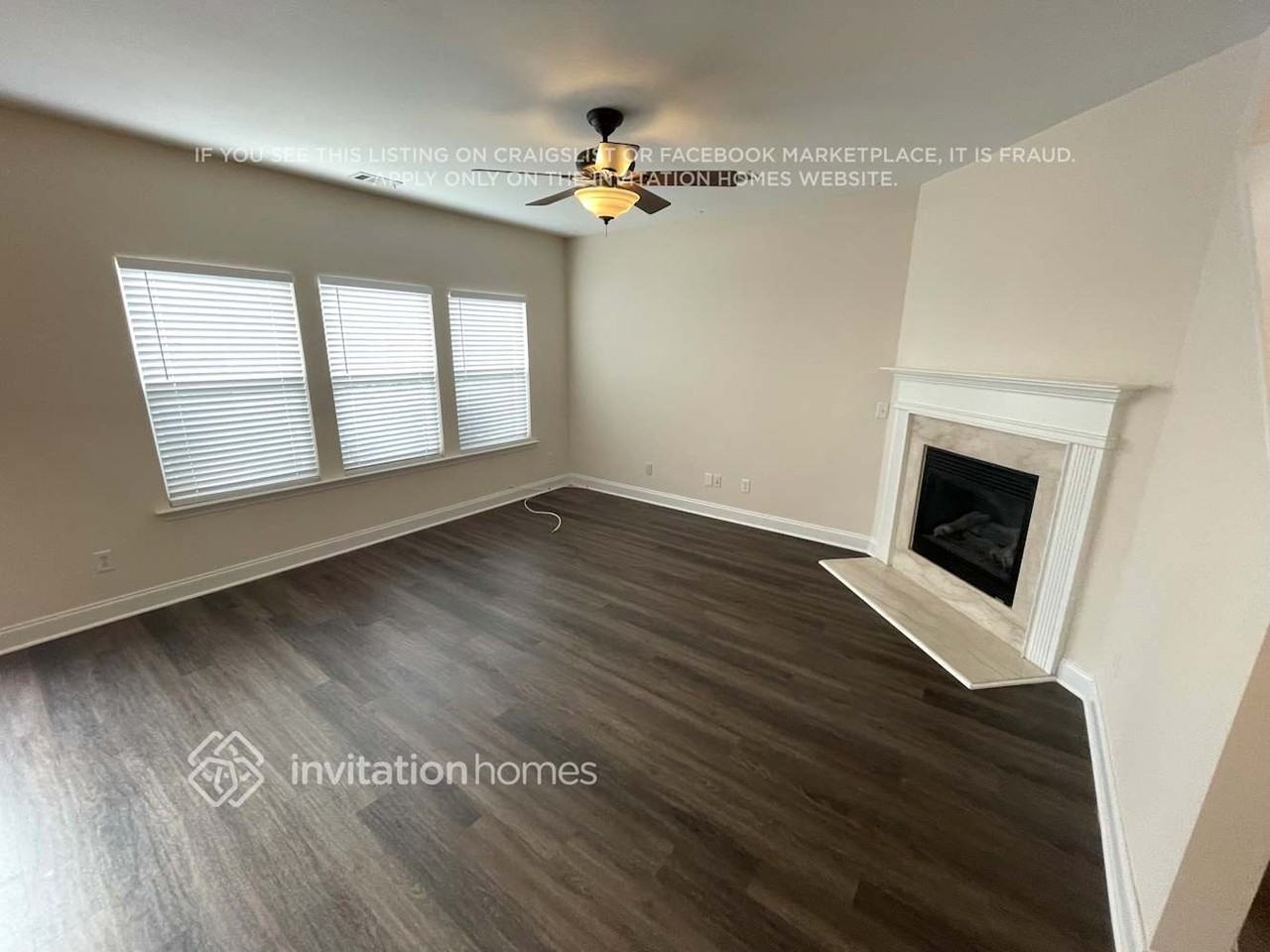 2415 Harwood Hills Ln - Photo 2 of 15