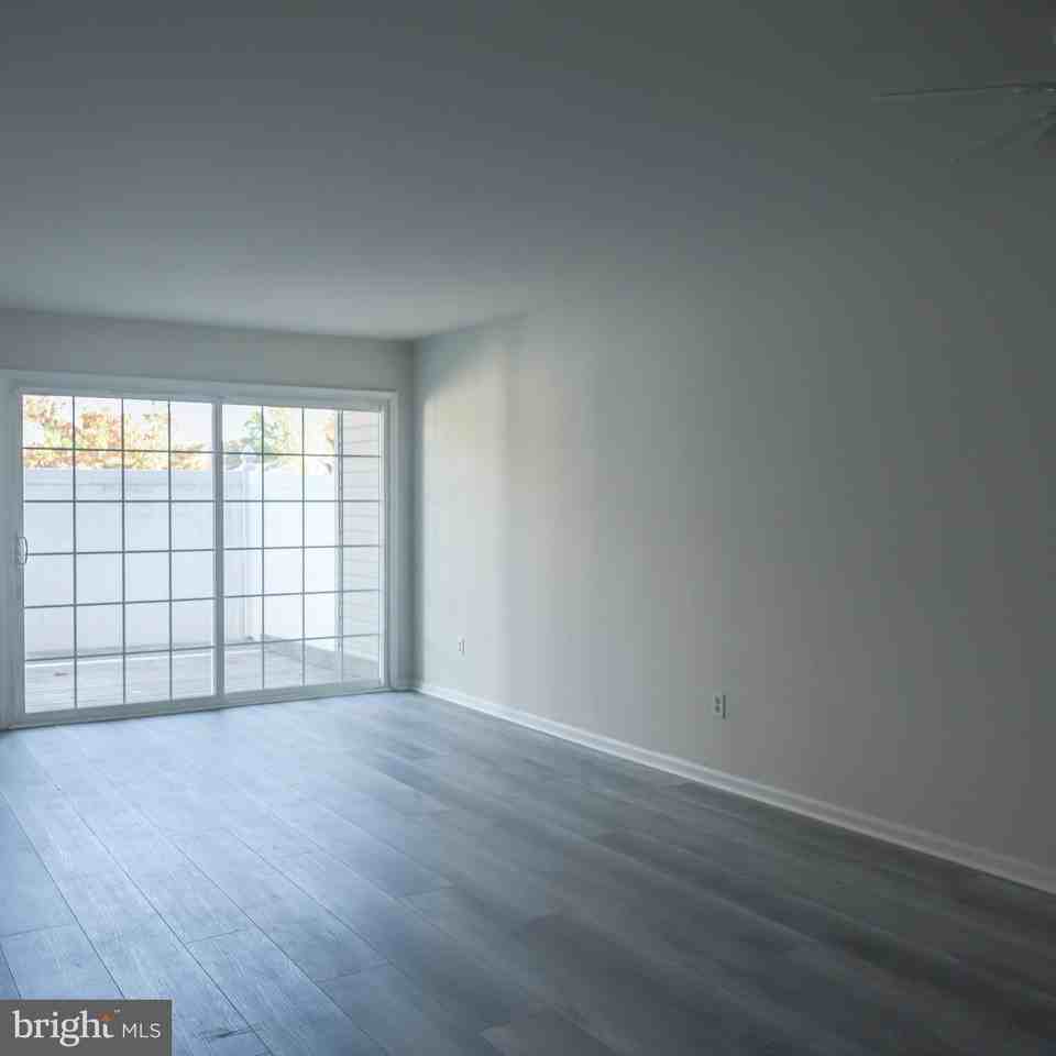 20012 Beacon Hill Dr - Photo 4 of 12