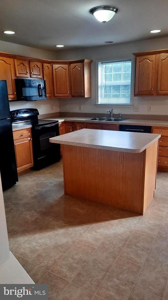 217 Antilles Ct - Photo 4 of 19