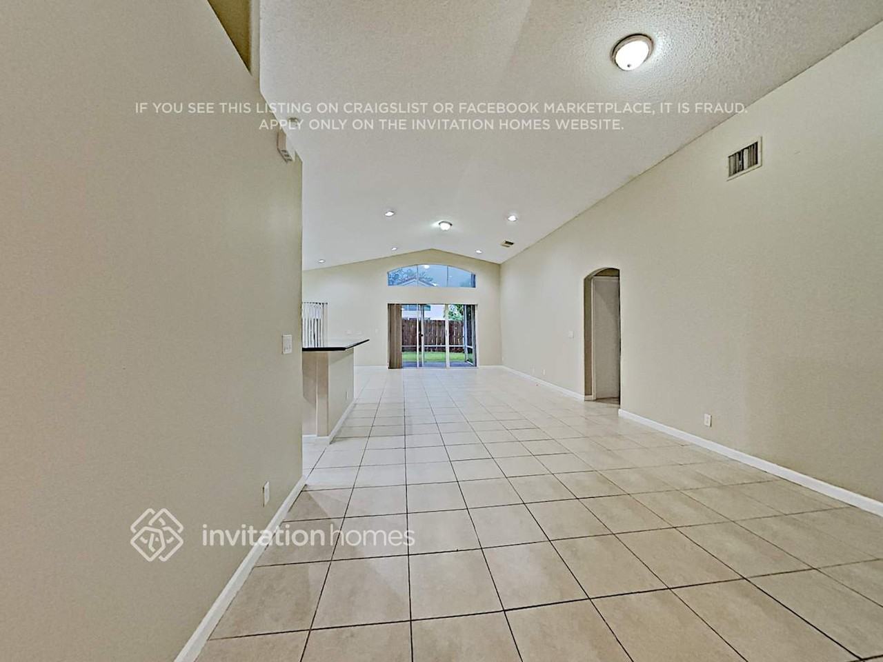 4929 Sw 33rd Ave - Photo 5 of 20