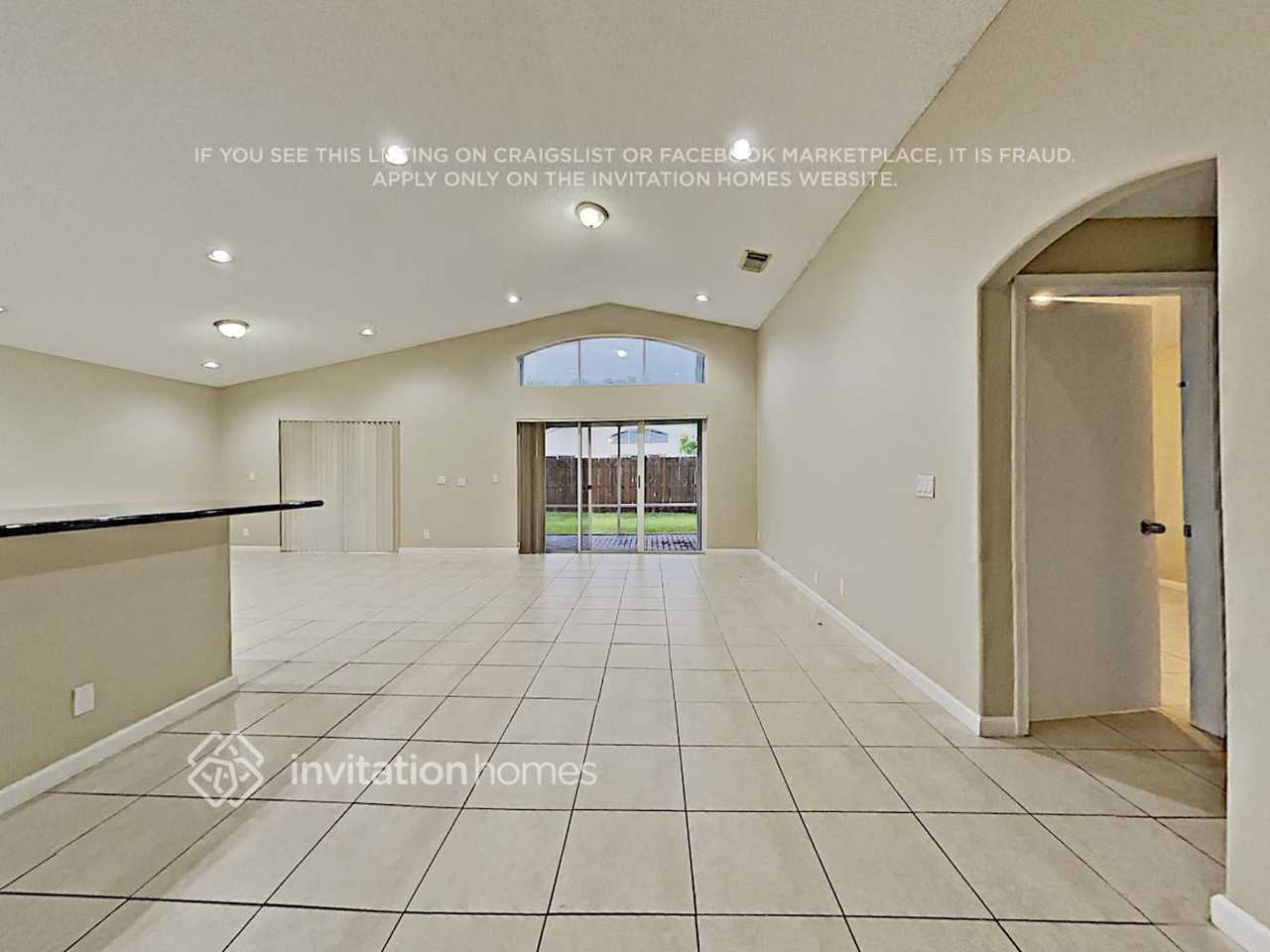 4929 Sw 33rd Ave - Photo 6 of 20