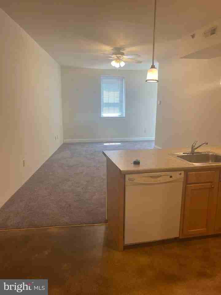 609 Summit Ave Apt 3 #3 - Photo 4 of 9