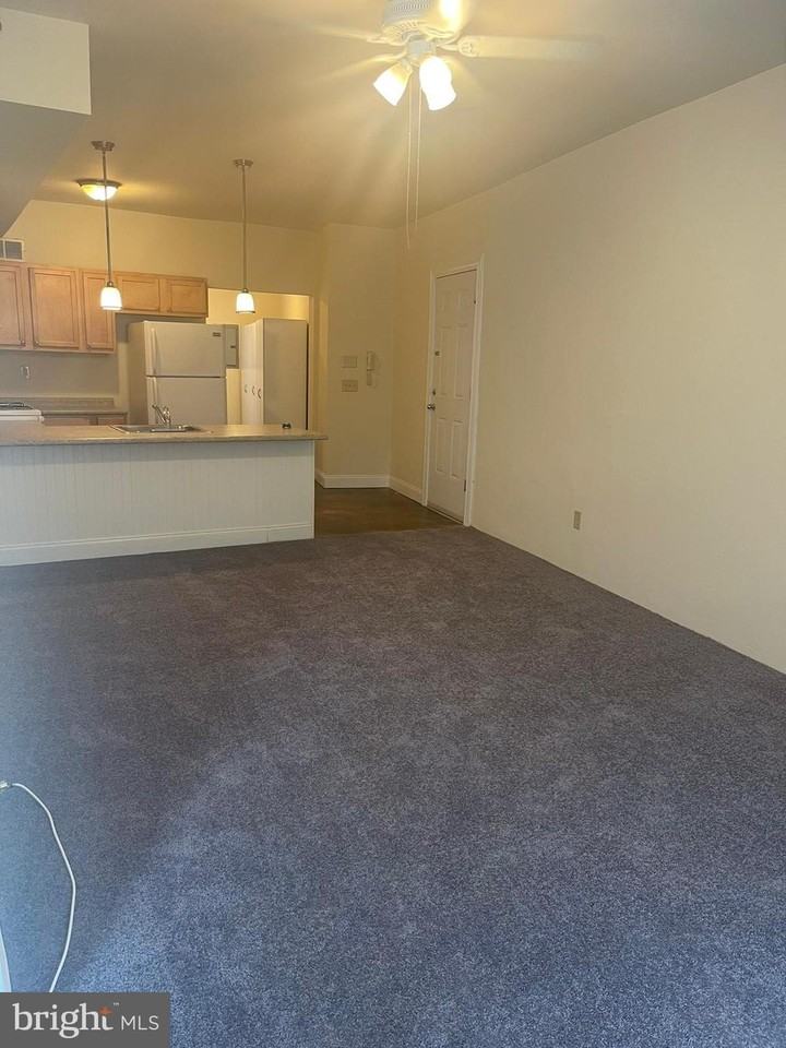 609 Summit Ave Apt 3 #3 - Photo 5 of 9