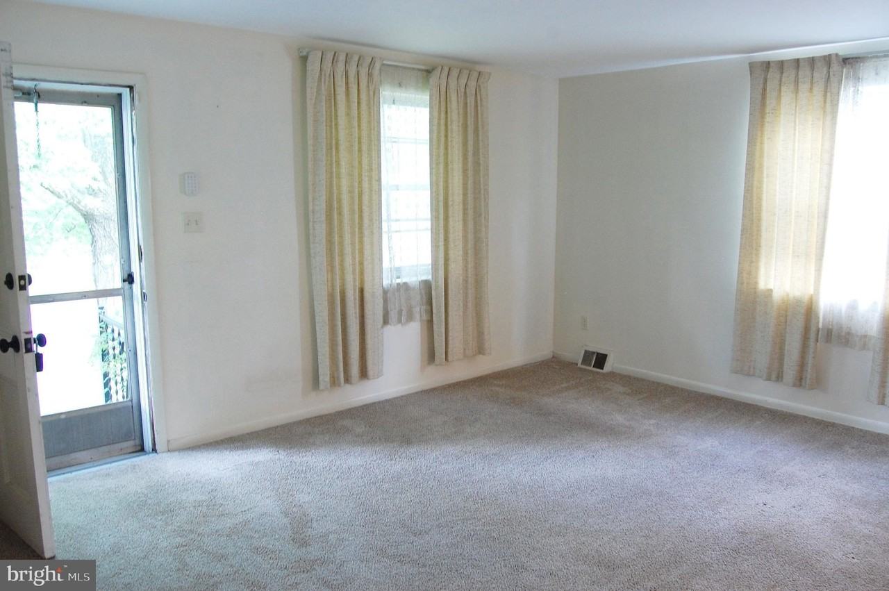 979 Glasgow St - Photo 2 of 12