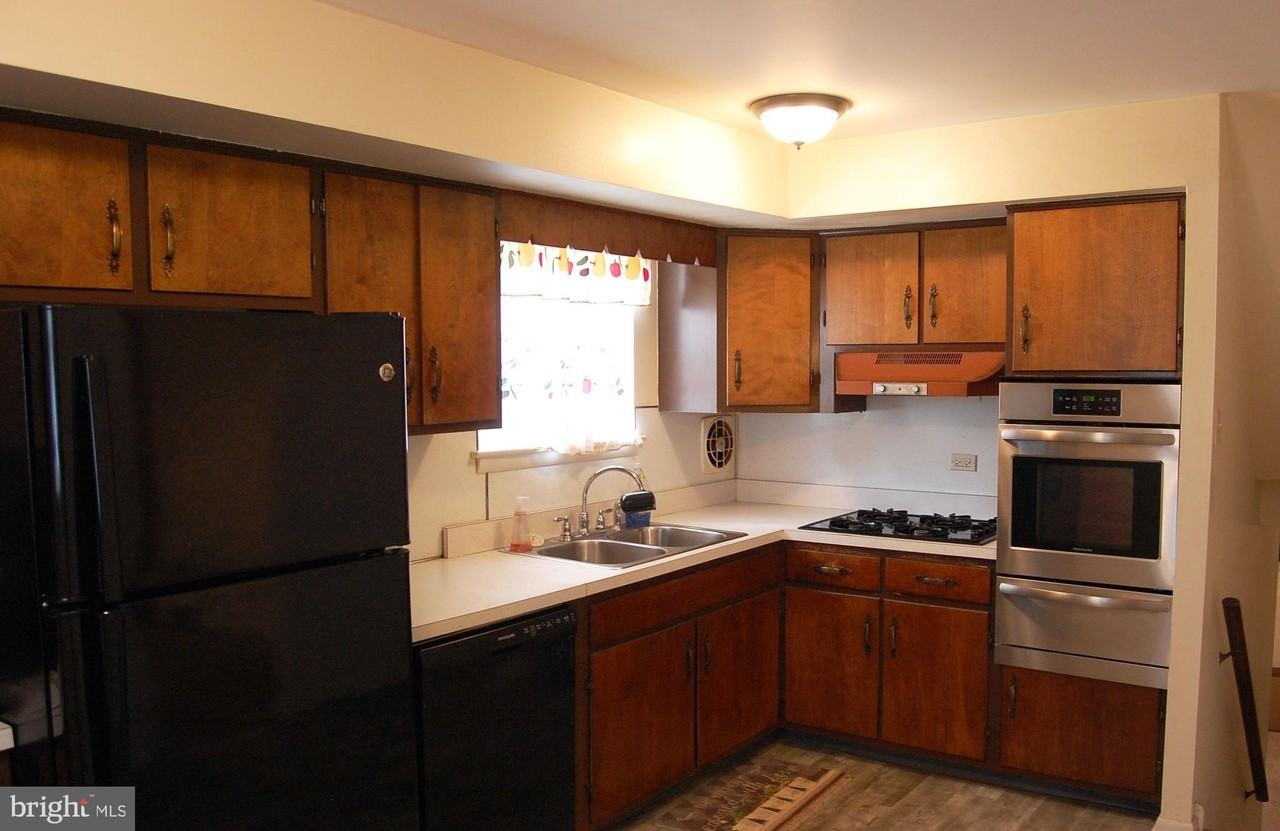 979 Glasgow St - Photo 4 of 12