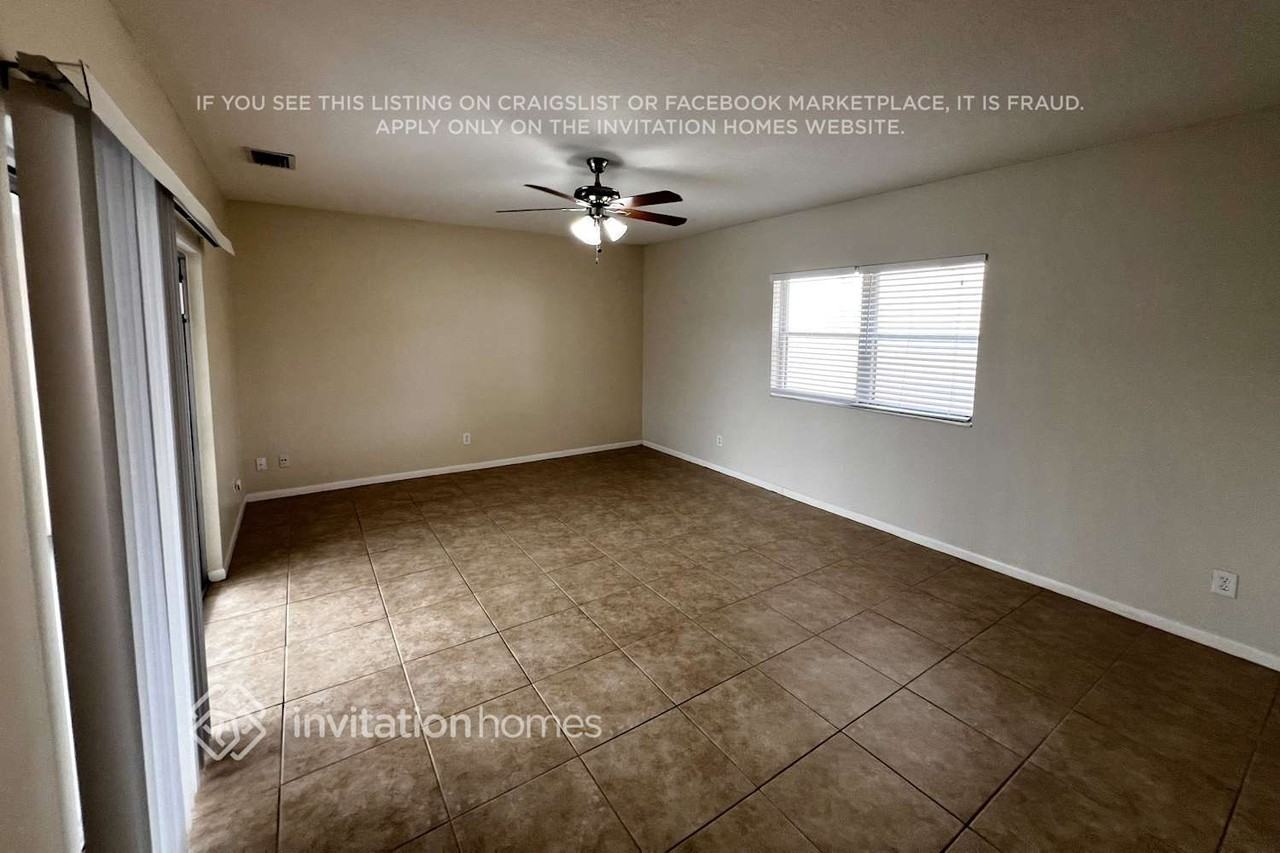 832 Se Thornhill Dr - Photo 2 of 18