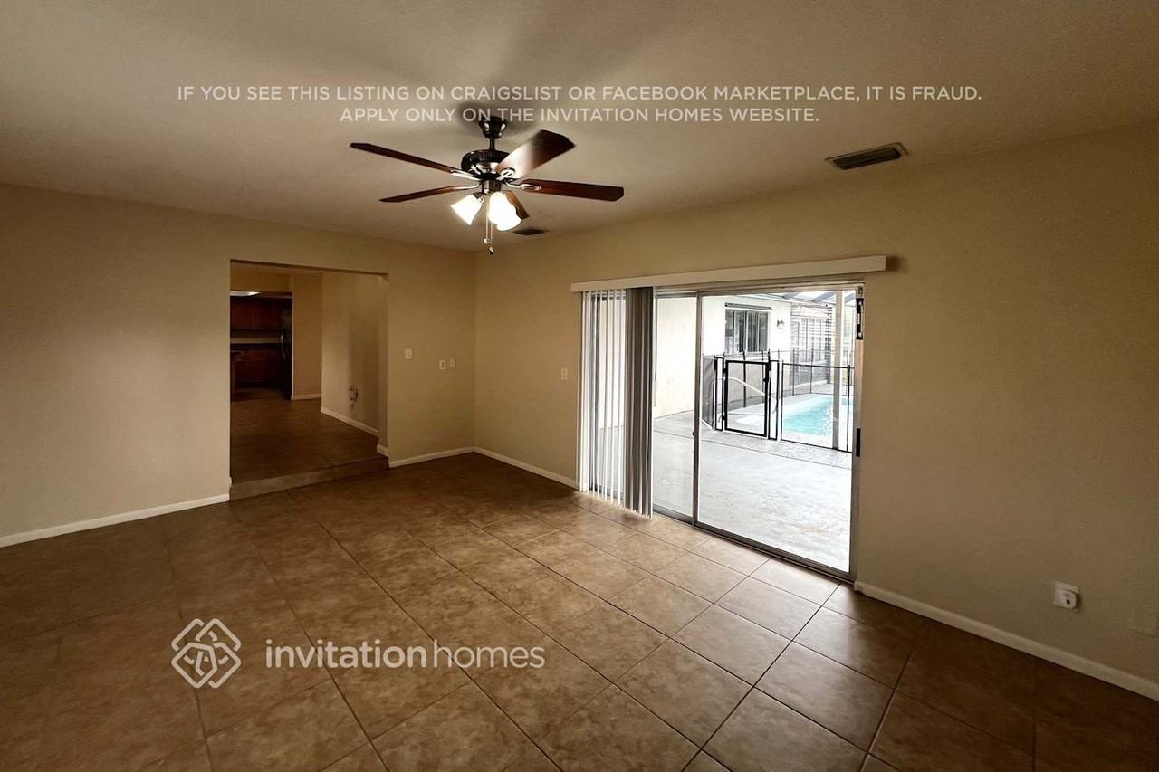 832 Se Thornhill Dr - Photo 3 of 18