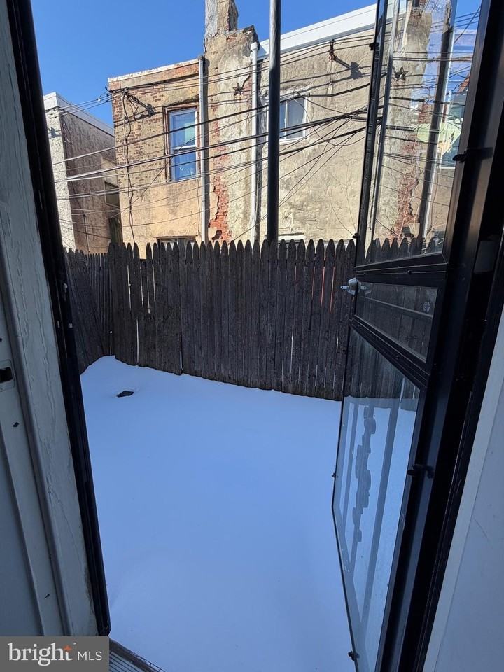 3310 E St - Photo 4 of 14