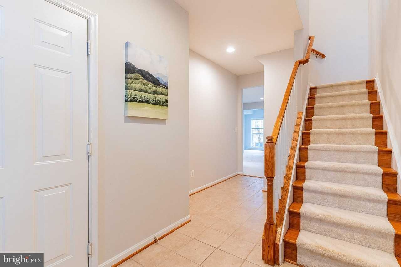 21927 Windy Oaks Sq - Photo 4 of 49