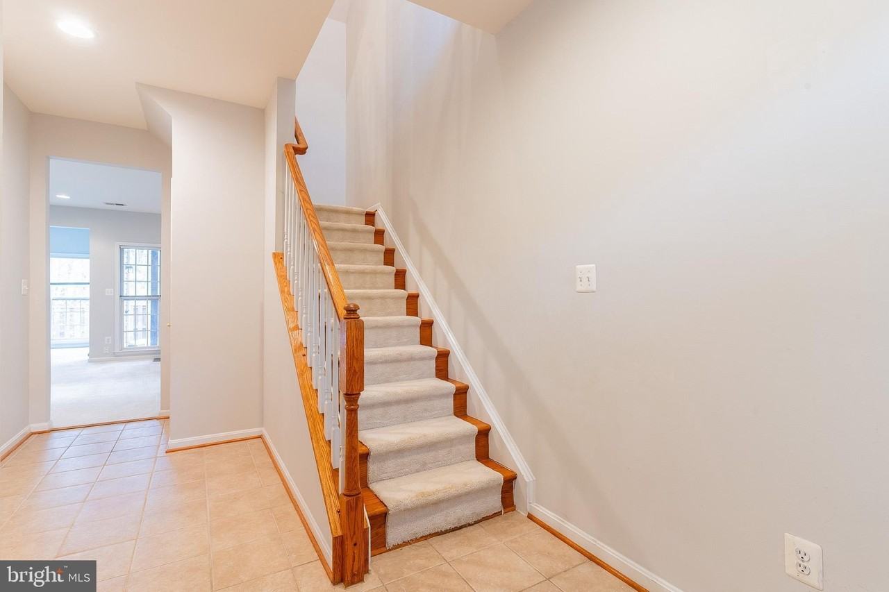 21927 Windy Oaks Sq - Photo 5 of 49