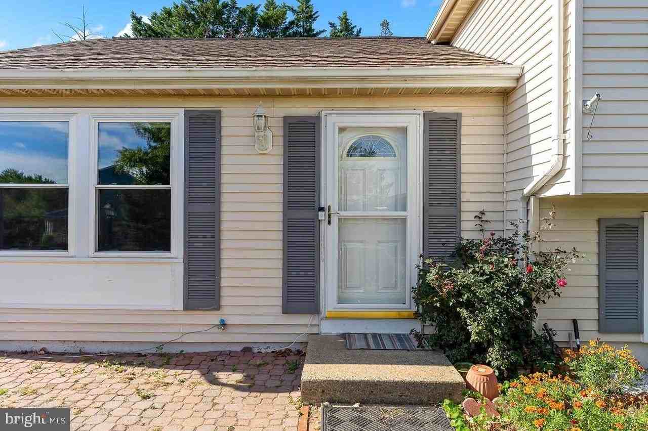 223 Laura Anne Ct - Photo 3 of 22