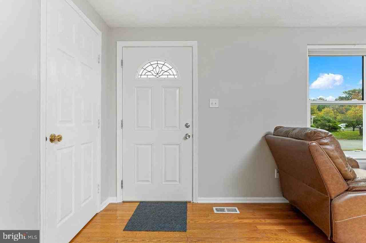 223 Laura Anne Ct - Photo 4 of 22