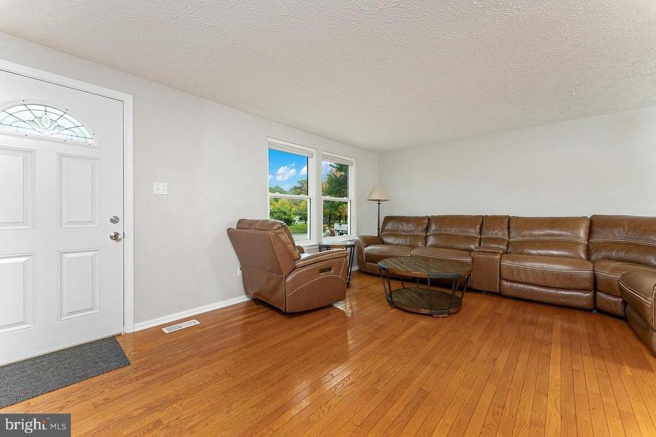 223 Laura Anne Ct - Photo 5 of 22