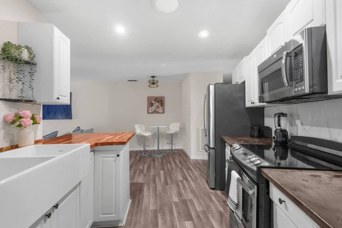 13501 Whitby Rd #1 - Photo 6 of 36