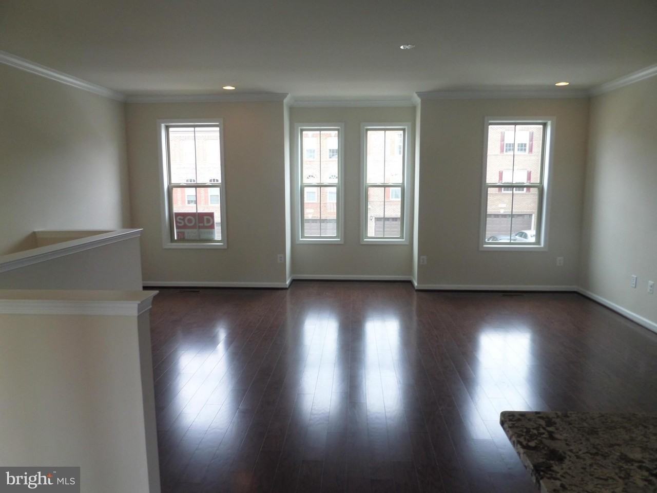 6634 Bartrams Forest Ln - Photo 4 of 40