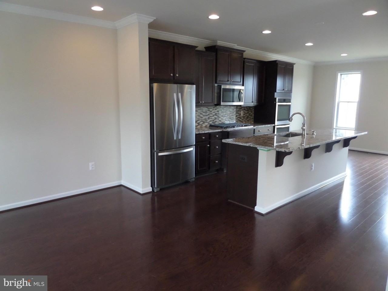 6634 Bartrams Forest Ln - Photo 6 of 40