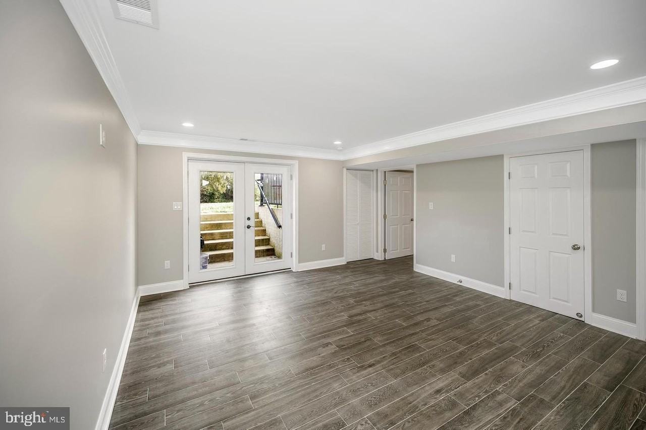 20 Dawson Dr Unit Apt #2 - Photo 2 of 19