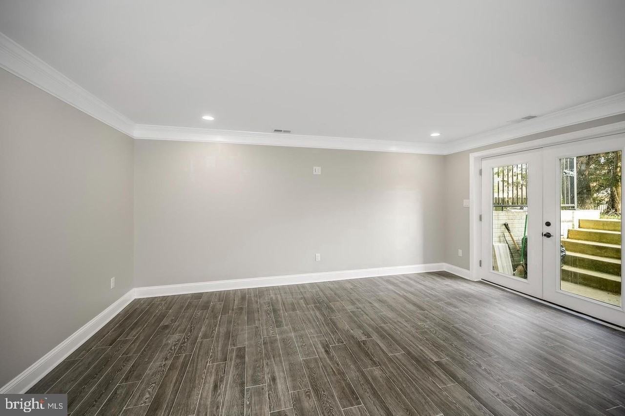 20 Dawson Dr Unit Apt #2 - Photo 4 of 19