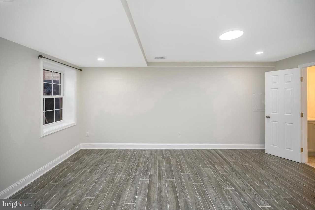 20 Dawson Dr Unit Apt #2 - Photo 5 of 19