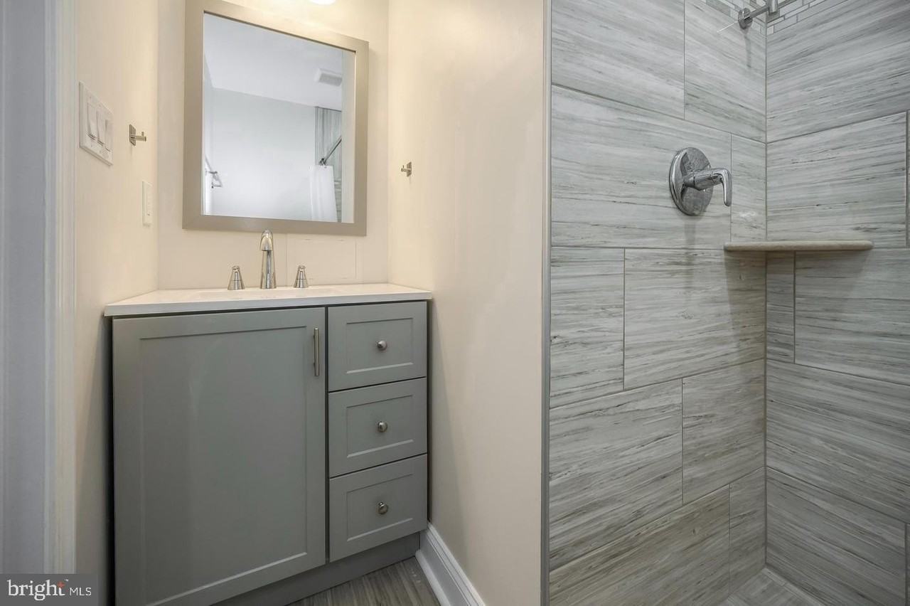 20 Dawson Dr Unit Apt #2 - Photo 7 of 19