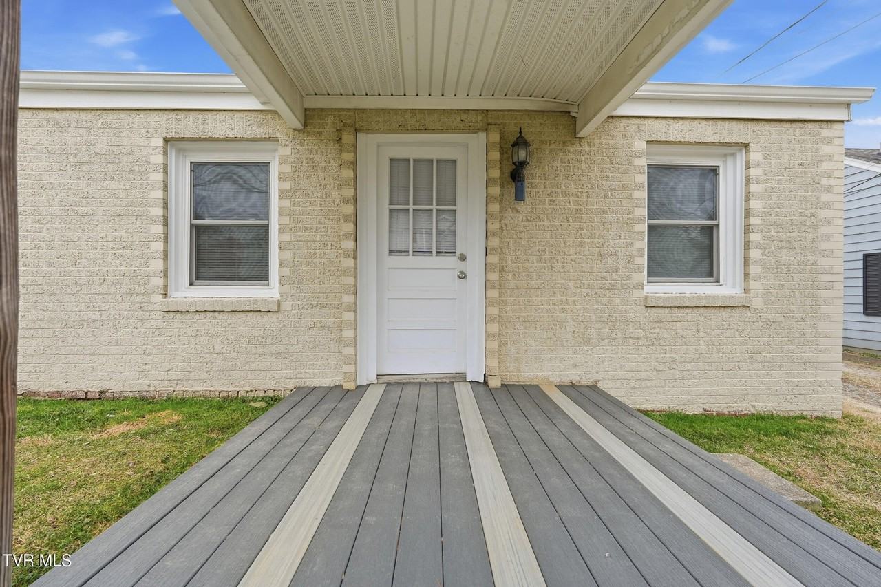 3361 Bloomingdale Rd - Photo 4 of 18