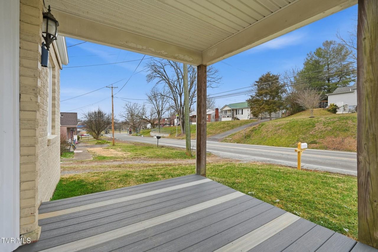 3361 Bloomingdale Rd - Photo 5 of 18