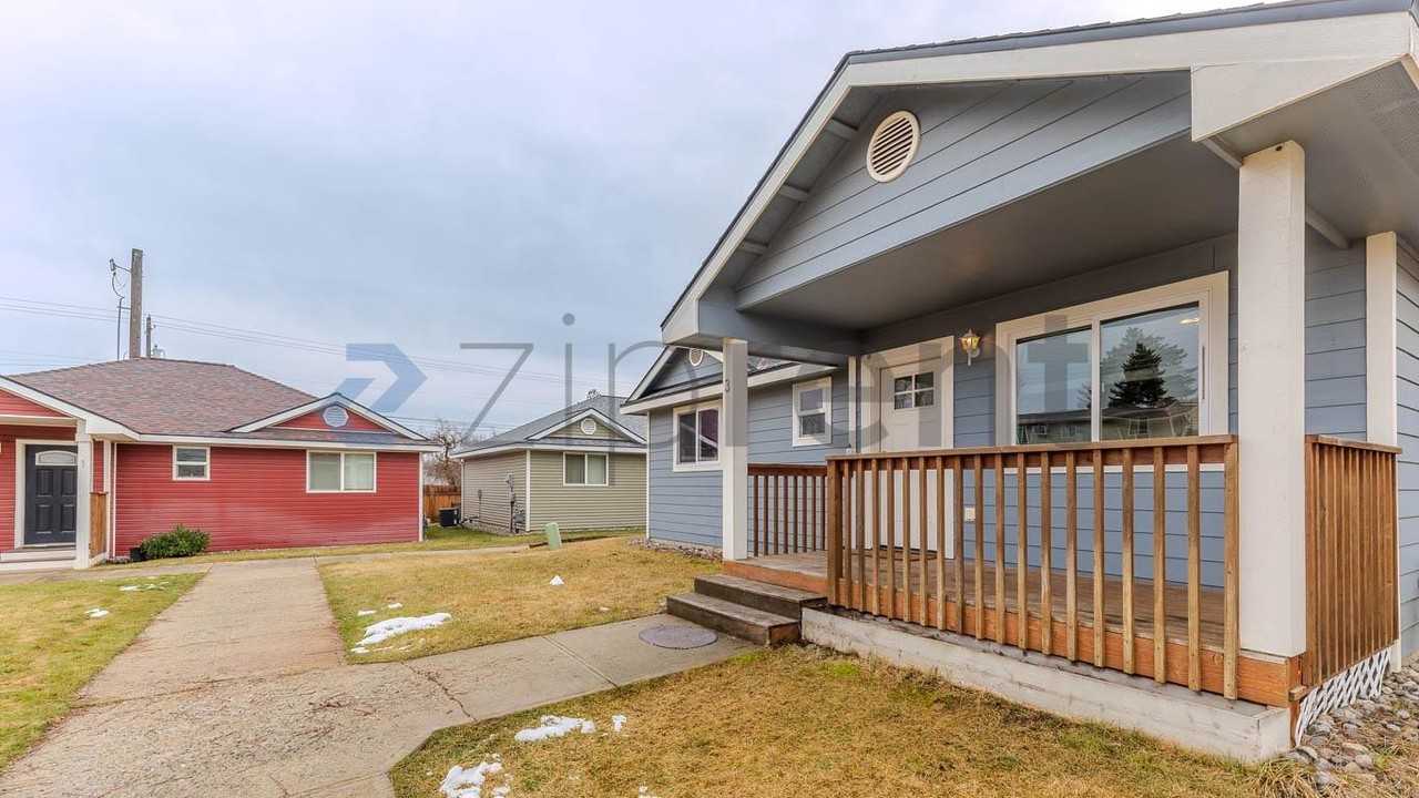 7125 N Crestline St #3 - Photo 4 of 28