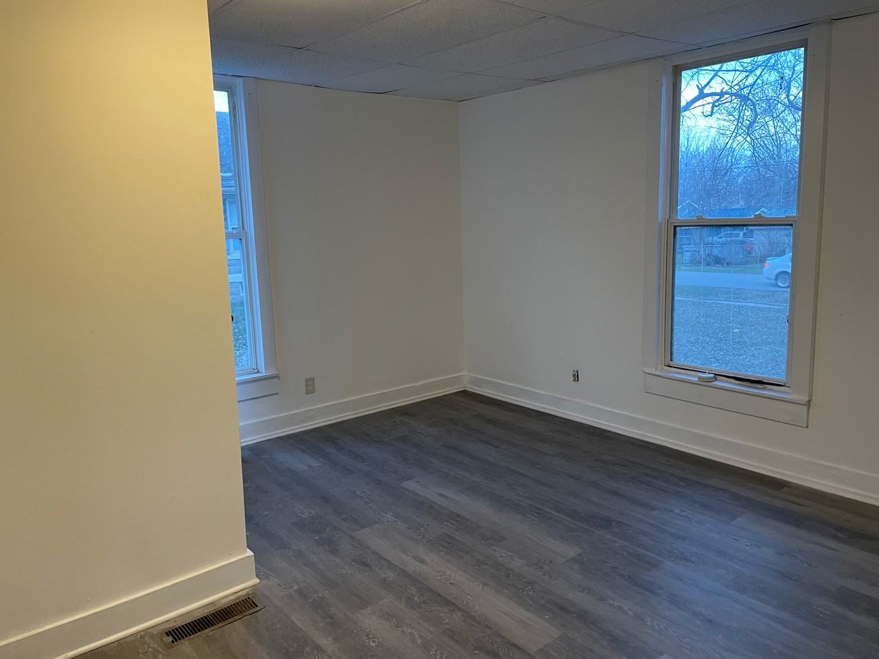 909 N Olive St #1 - Photo 4 of 10