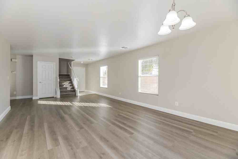 10293 Burning Bush St - Photo 5 of 17