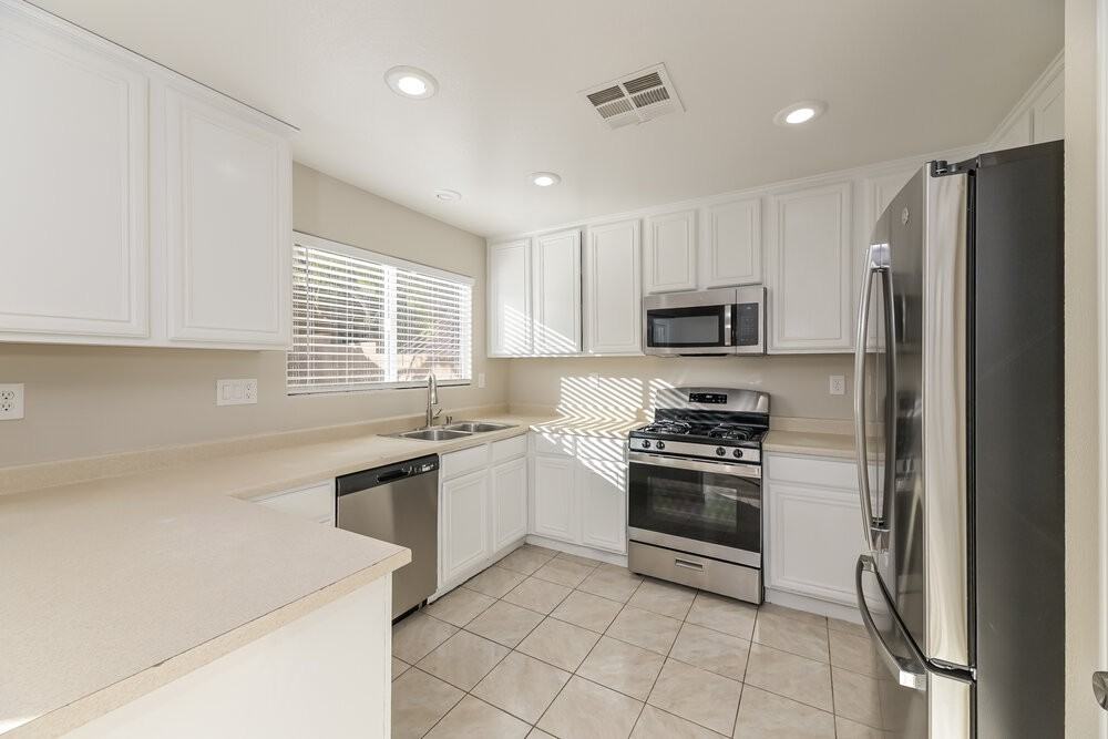 10293 Burning Bush St - Photo 6 of 17