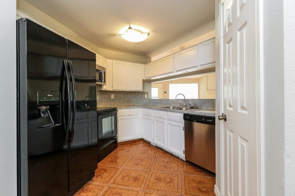 5210 Kristen Ct - Photo 7 of 16