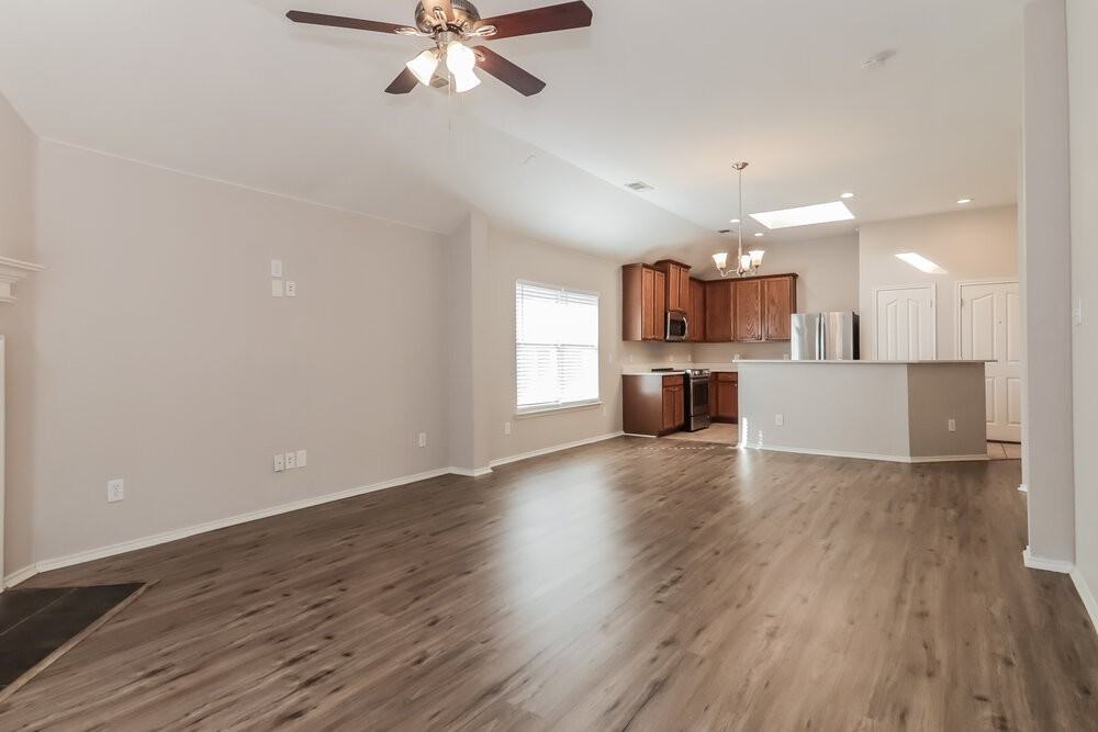 1820 Marlin Dr - Photo 4 of 16