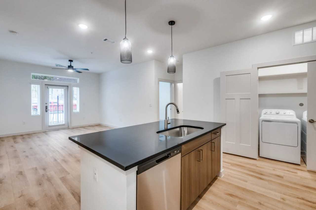 North Ewing Avenue - Photo 4 of 9