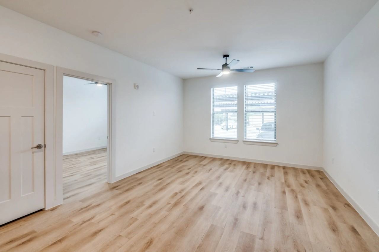 North Ewing Avenue - Photo 5 of 9