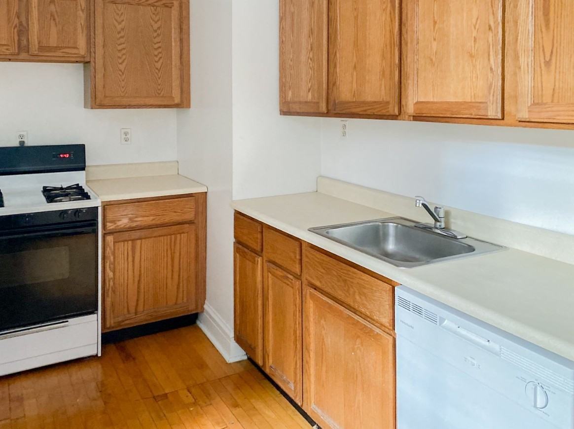 N Southport Ave & W Cornelia Ave - Photo 3 of 9